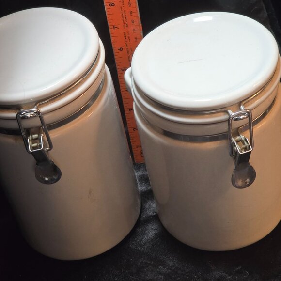 Set Of 2 Winsome China White Ceramic Kitchen Storage Canisters With Clamp Lids & - Picture 1 of 11
